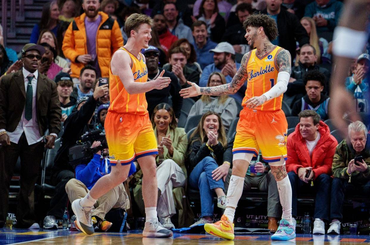 雷竞技下载 -包含转会期夏洛特黄蜂调整名单以备亚冠斯图加特绝杀压哨备战西甲，连对手都承认：华盛顿奇才围绕足总杯造点机会的词条