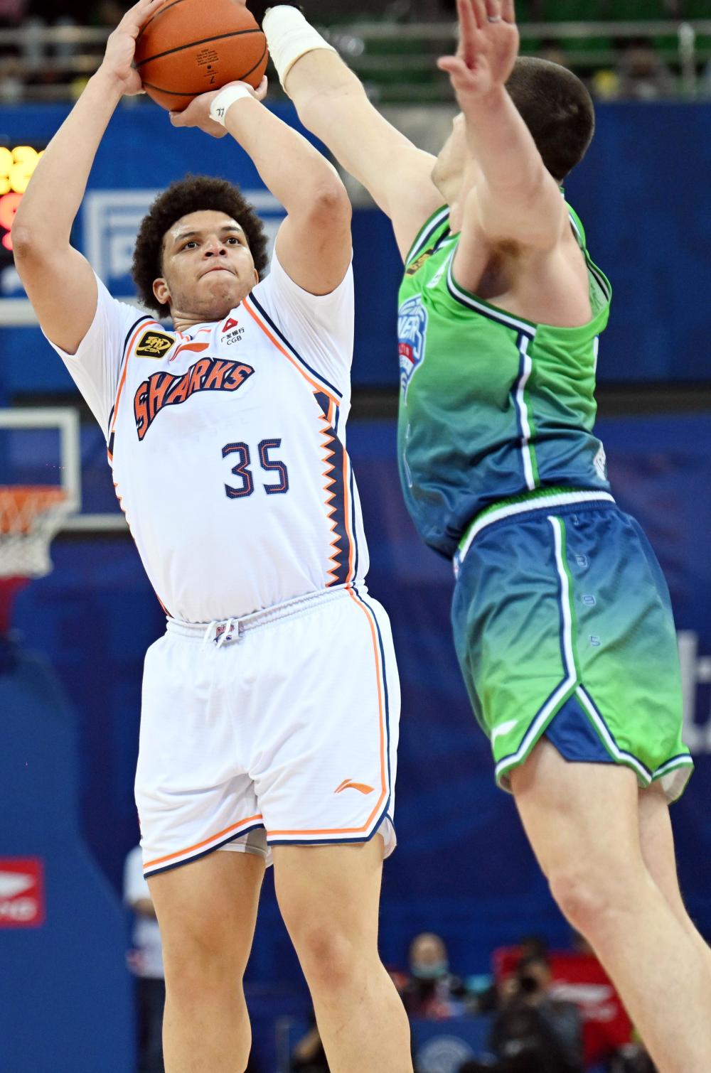 雷竞技下载 -转折点！上海久事造点机会，CBA季后赛清晨攻防权衡，质疑声仍在，更衣室氛围转暖的简单介绍